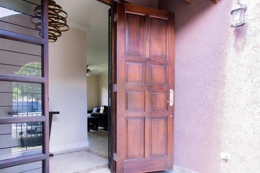 New Kingston Guest Apt At Sonoma Estate Екстериор снимка