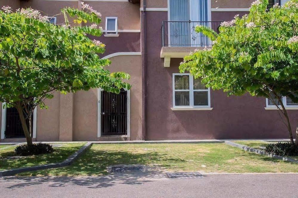 New Kingston Guest Apt At Sonoma Estate Екстериор снимка